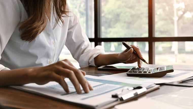 4 Tips on How to Keep Track of Finances for a Small Business
