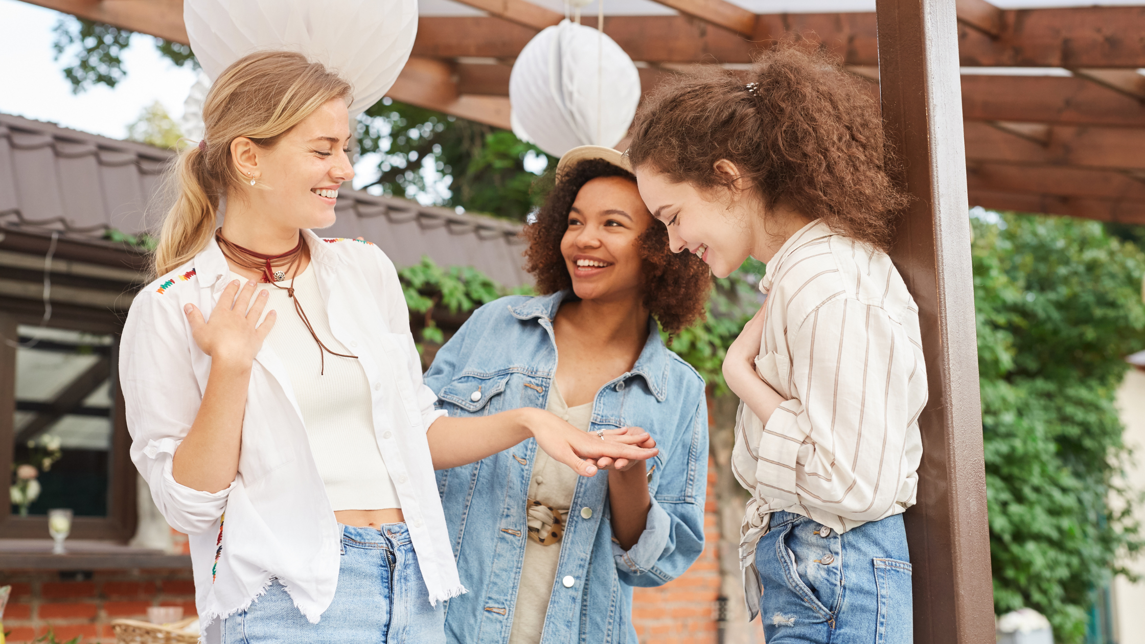 Group of women laughing | Social Media Ideas for Small Businesses 