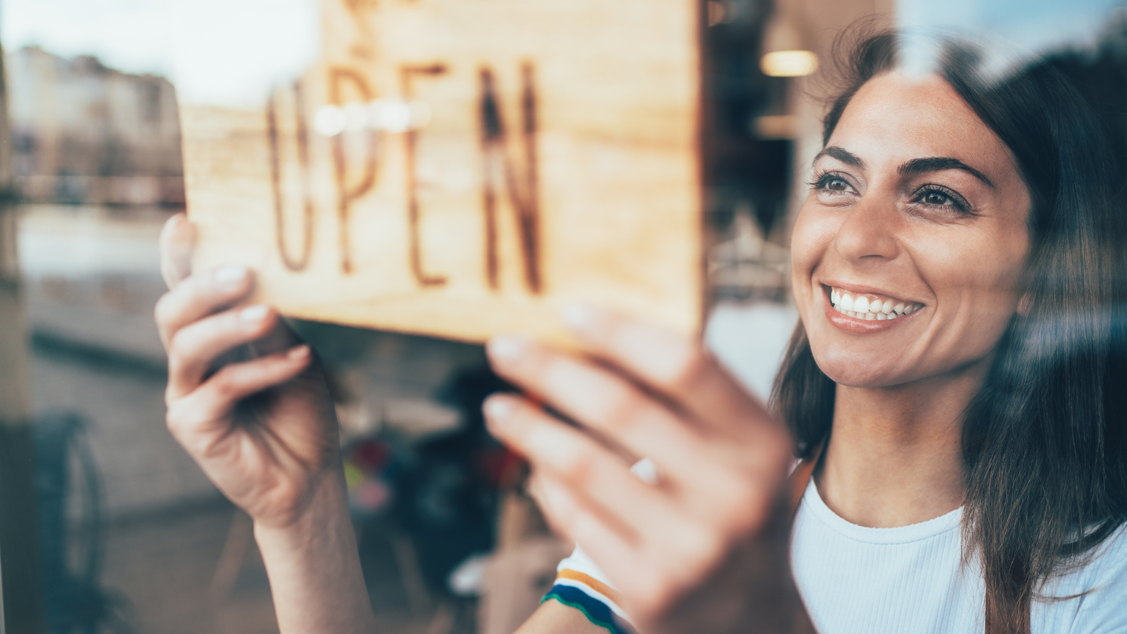 A Step-by-Step Guide to Setting Up a Sole Proprietorship | Woman opening her business
